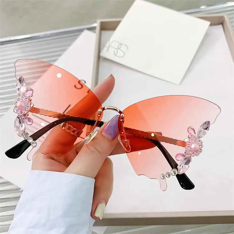 2023高級ファッションバタフライグラスリムレス女性ダイヤモンドサングラスブランドデザイナー眼鏡バタフライシェイプサングラス