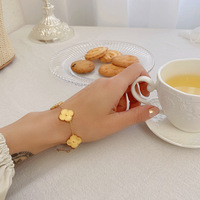 Nuevo diseño de metal ciruela láser cinco hojas flor planta pulsera Acero inoxidable impermeable alta calidad trébol de mujer