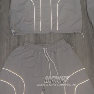เสื้อโปโลซิปครึ่งตัวแบบกำหนดเอง เสื้อไนลอนสะท้อนแสง 3M เสื้อแจ็คเก็ตกันลม ชุดเซ็ตเสื้อแขนยาวโอเวอร์ไซส์และกางเกงขาสั้น - Product Image 5