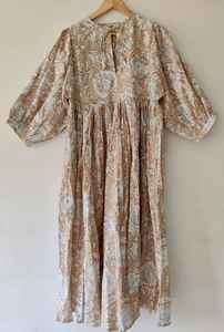 ชุดเดรสมิดิผ้าฝ้ายผ้าก๊อซพิมพ์ลายดอกไม้ชุดเดรสคอลึกสำหรับฤดูร้อนทำมือโบฮีเมียนนุ่มสบายสวมใส่ได้ทุกวัน - Product Image 2