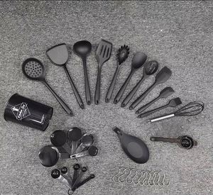 Ensemble d'ustensiles de cuisine en silicone résistant à la chaleur : spatule, cuillère, brosse, fouet - Product Image 6