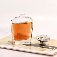 Flacon de parfum de luxe en verre cristal carré de 100 ml avec bouchon, estampage à chaud doré, logo personnalisé, emballage, échantillon gratuit disponible