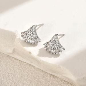 2025 femmes à la mode géométrique secteur forme Zircon boucles d'oreilles avec Simple cuivre goujons parfait anniversaire cadeau fines boucles d'oreilles - Product Image 5