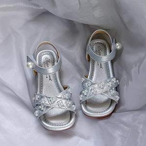 Sandalias de Princesa con Perlas y Diamantes de Imitación para Niñas Fankahao, Verano 2025, Nuevas Sandalias de Playa para Niños con Cierre de Velcro y Suela de TPR - Product Image 1