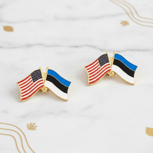 GREPAS GIFTS 1,25 Zoll gekreuzte Anstecknadel mit US-amerikanischer und estnischer Flagge - Product Image 1