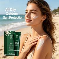 Crème solaire apaisante à l'extrait de thé vert |   Protection complète UVA/UVB, soulage la peau irritée et endommagée par le soleil, sans obstruction des pores ni éruptions cutanées