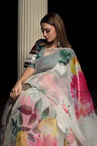 Sari de Seda Organza Offwhite Más Vendido |    con Blusa Verde de Seda Tafetán |   Sari de Diseño con Estampado Floral de Moda en Venta - Product Image 4