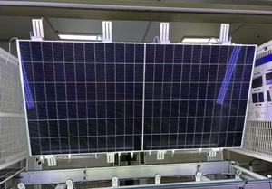 Módulo Fotovoltaico Mono de 585~605W a Precio Económico, Eficiencia del 23.2% para Estación de Energía Montada en Suelo - Product Image 4