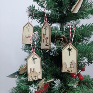 Ensemble de Noël de 4 délicates décorations de crèche en bois - Product Image 1