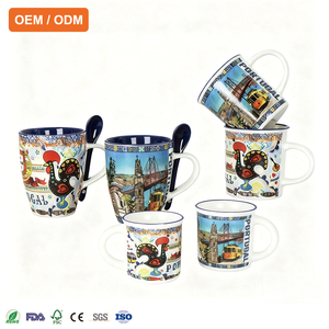 Tasses à café en céramique souvenir du Portugal personnalisées, vente en gros d'usine avec des motifs traditionnels de coq et de monuments - Product Image 1