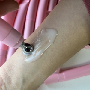 Gloss à lèvres volumateur de haute qualité, végan, longue tenue, hydratant, format échantillon 15ml, logo personnalisé, action rapide, inoffensif - Product Image 3