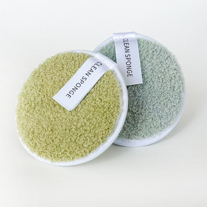 Éponge de maquillage en silicone durable pour le nettoyage du visage et l'application de poudre, avec un design imprimé élégant - Product Image 4
