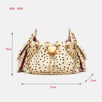 Sac seau en fausse fourrure à pois dalmatien pour femme, avec fermoir cœur et chaîne, sac à bandoulière mignon en peluche