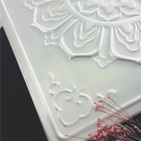 Plaques de plafond métalliques carrées en aluminium gaufré Lotus, imperméables et ignifuges, avec motif floral