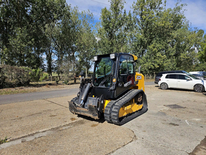 Chargeuse compacte sur chenilles JCB 320T de 85 CV avec chenilles en caoutchouc, design compact - Product Image 4