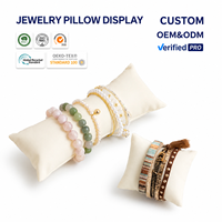 Support de présentation de bijoux en velours avec design de petit coussin pour organiser les bracelets et les montres