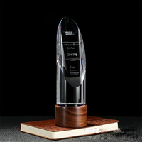 Vente en gros de cadeaux souvenirs d'usine Trophée rond en bois de verre cristal Plaques trophée en bois de sublimation personnalisée