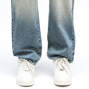 بنطلون جينز بتصميم فريد على طراز البانك مع زخارف معدنية وأحجار الراين الملونة لإطلالة فريدة - Product Image 5