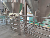 Fermenteur à bière de 10 000 L, trappe supérieure, brasserie commerciale, cuve de fermentation, acier inoxydable, cuve de fermentation conique