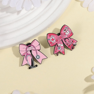 New giá rẻ Giá Các Loại số lượng lớn màu đen kim loại màu hồng <span class=keywords><strong>Bow</strong></span> <span class=keywords><strong>Shape</strong></span> ống nghe kim loại mềm men <span class=keywords><strong>Pin</strong></span> huy hiệu cho quần áo phụ kiện - Product Image 3