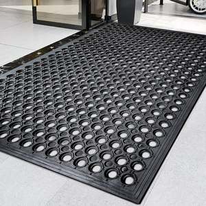 Tapete de Goma Resistente a la Grasa con Orificios, Tapete para Exteriores con Protección UV para Patio Trasero, Establos de Ganado, Terreno Lluvioso y Fangoso - Product Image 6