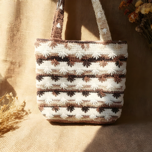 Venta al por mayor <span class=keywords><strong>de</strong></span> moda creativa flor costura mujer <span class=keywords><strong>ganchillo</strong></span> a mano lana dibujos animados Camelia bolso <span class=keywords><strong>de</strong></span> hombro regalo <span class=keywords><strong>para</strong></span> novia - Product Image 6