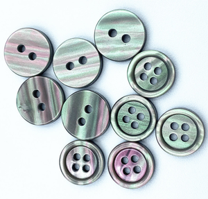 May Hiện Có Người Đàn Ông Ưa Thích Của Tùy Chỉnh Khắc Logo Polo Áo Sơ Mi Nhựa Polyester Nhựa Nút Cho Quần Áo Trẻ Em - Product Image 4