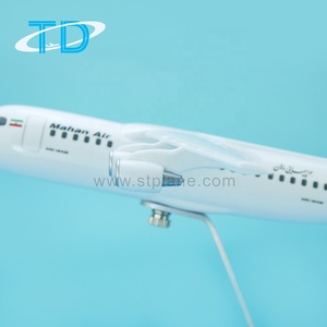 Modelo de Avión Promocional de Regalo, <span class=keywords><strong>Mahan</strong></span> Air BAE-146 1:150 20cm, Modelos de Aviones Estáticos de Resina Hechos a Mano con Base de Madera, al por Mayor - Product Image 4