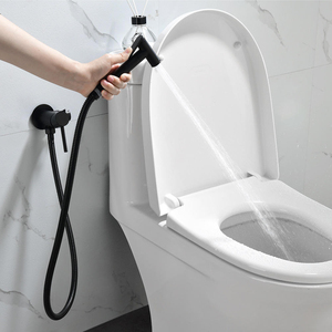 Ensemble <span class=keywords><strong>de</strong></span> pulvérisateur <span class=keywords><strong>de</strong></span> bidet portatif <span class=keywords><strong>de</strong></span> luxe en or avec vanne <span class=keywords><strong>de</strong></span> contrôle du débit d'<span class=keywords><strong>eau</strong></span>, douche Shattaf en acier inoxydable SUS304 <span class=keywords><strong>pour</strong></span> salle <span class=keywords><strong>de</strong></span> bain d'hôtel - Product Image 4