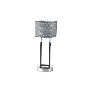 Abat-jour noir mat, lampe de table de chevet neuve pour chambre d'hôtel La Quinta Guess avec prise USB pour hôtel - Product Image 1