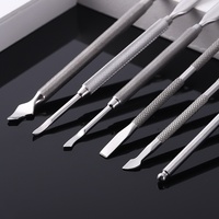 Poussoir à cuticules pour ongles avec conception à double tête pour l'élimination des peaux mortes Fader de manucure en acier inoxydable pour l'élimination des peaux mortes