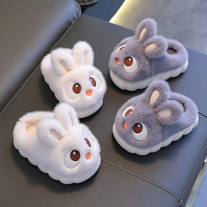 Chaussons en coton à semelle épaisse confortables pour femmes, chaussons en fourrure tendance pour filles, doux, antidérapants, mignons, chauds, en peluche, pour la maison - Product Image 1