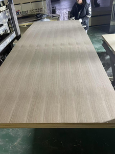 <span class=keywords><strong>Placage</strong></span> de chêne rouge <span class=keywords><strong>naturel</strong></span>, tranché, texture lisse, écologique, durable, design moderne, pour portes de placards et murs, usage commercial et bureautique - Product Image 4