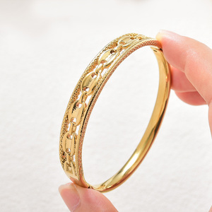 Fashion radiant sleek carved outer frame hollow oval link chain durable stylish customizable polished 18k gold <b>bangle</b> <b>bracelet</b> - Product Image 2