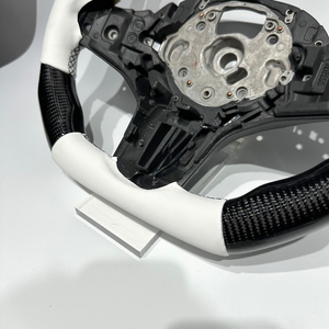 Volante de Cuero Blanco con Fibra de Carbono para BMW Serie G G20 G28 G29 G30 G32 G15 G01 G02 G05 G06 G07 G38 G11 G12 M3 M4 M5 M6 <span class=keywords><strong>M8</strong></span> - Product Image 3