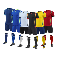 Seragam Sepak Bola Pria Custom, Bernapas, Cepat Kering, Merah, 100% Polyester, Bergaris, Lengan Pendek, Pakaian Olahraga Tim
