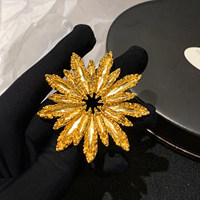 Broche florale ultra-luxe en laiton plaqué or 18 carats, idéale pour les mariages et les événements du soir, bijoux pour femmes, vente en gros