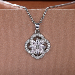 Collier pendentif fleur pour femme, plaqué argent, zircone cubique, strass, chaîne maille forçat, romantique, pour tous les jours et soirées - Product Image 1