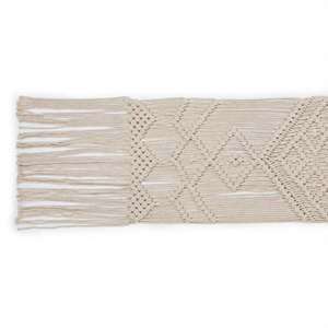 Camino de Mesa Hecho a Mano de Algodón Natural, Duradero y Reutilizable, Diseño Personalizado de la India, Patrón Anudado, Tejido, Ecológico y Lavable - Product Image 1
