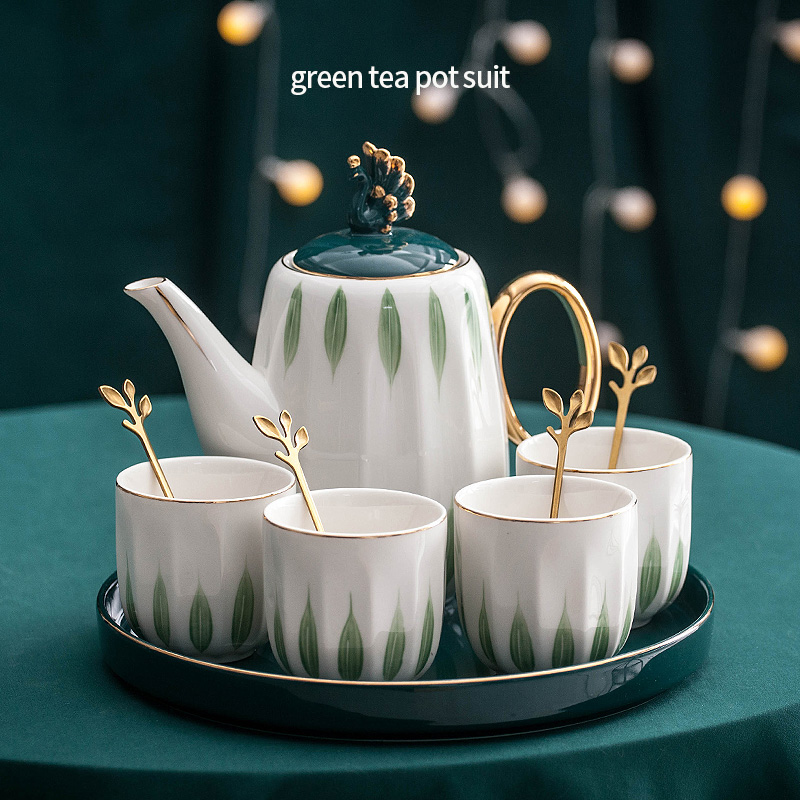 Costume de pot de thé vert