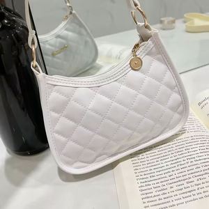 Bolso de hombro/cruzado de piel sintética suave para mujer, estilo casual, simple y de gran capacidad, en color sólido. - Product Image 4