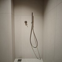 Ensemble de douche encastré HONGDEC en laiton bronze avec douchette à main et mitigeur mural pour salle de bain
