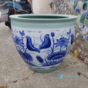 กระถางปลาม้าลายเซรามิกทรงโอเรียนทอลลายจีนสีเขียวเซลาดอนขอบสีน้ำเงินขาวลายเฟนิกซ์ ต้นสน และบ่อเต้ารำ รุ่น RXGB03-D-M - Product Image 3
