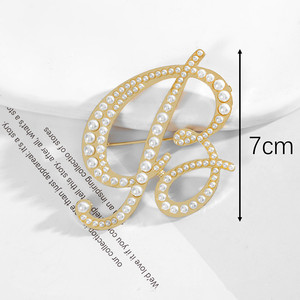 Broche de <span class=keywords><strong>Alfabeto</strong></span> Inglés con Perlas y Pasador de Seguridad, Accesorio de Moda Europea y Americana con 26 Letras, Joyería Floral para Mujer - Product Image 5