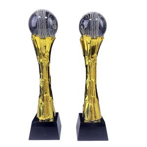 Trofeo Portátil Moderno y Personalizable Helios para el Mejor Deportista, Premio Dorado Brillante Metálico de Apex World Exports - Product Image 1