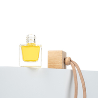 Diffuseur de parfum pour voiture en verre miniature haut de gamme avec bouchon en bois naturel pour une présentation suspendue de luxe