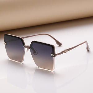 Gafas de sol cuadradas de gran tamaño estilo europeo para mujer, montura negra, lentes TAC, protección solar polarizada antideslumbrante UV400 - Product Image 5