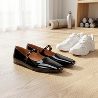 Chaussures plates rétro Mary Jane à bout carré en cuir verni noir brillant, fabriquées à la main en France, semelle intermédiaire en caoutchouc, doublure en cuir véritable, privées