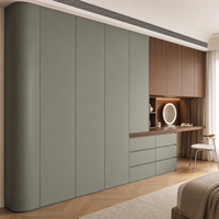 Armoire de chambre intégrée avec bureau intégré, solution de rangement personnalisée tout-en-un pour toute la maison