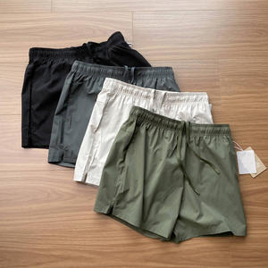 Pantalones cortos para correr transpirables de secado rápido para exteriores Logotipo personalizado Pantalones cortos atléticos reflectantes Hombres - Product Image 1